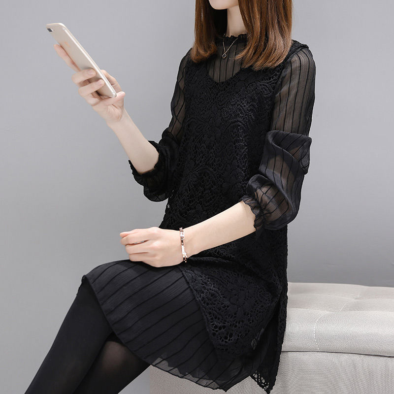 黑裤子扔了吧!听说70后女人都穿这，秋裙+高跟鞋，想不嫩都难