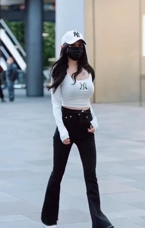  『女人』文雅的女人怎么穿? 一件包臀裙必不可缺, 完美呈现好身材吧?