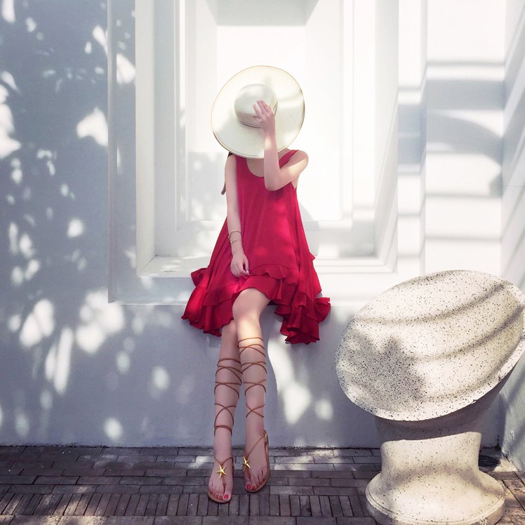 上身丰满的女人就穿紧身裙子，凹凸窈窕，魅力爆棚