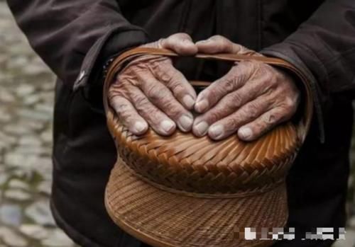  大方@农民烧煤的时候很“大方”，换上天然气后就有些“蔫了”，