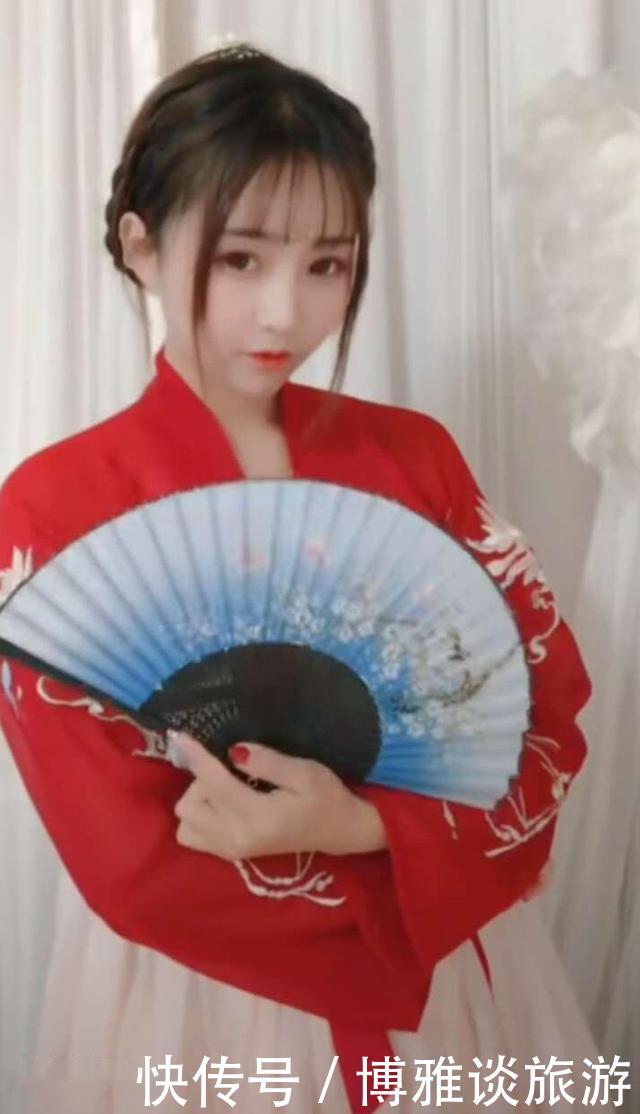『着汉服』小学生穿汉服可爱,白种人穿汉服惊艳,可当黑人穿,网友不要!