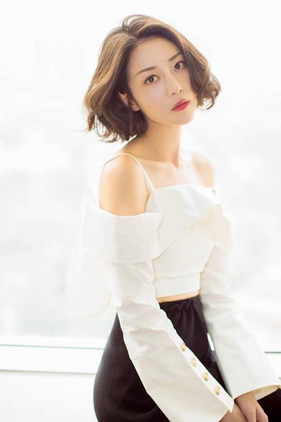 杨幂旗下的艺人，不知大家记不记得有这一位李溪芮