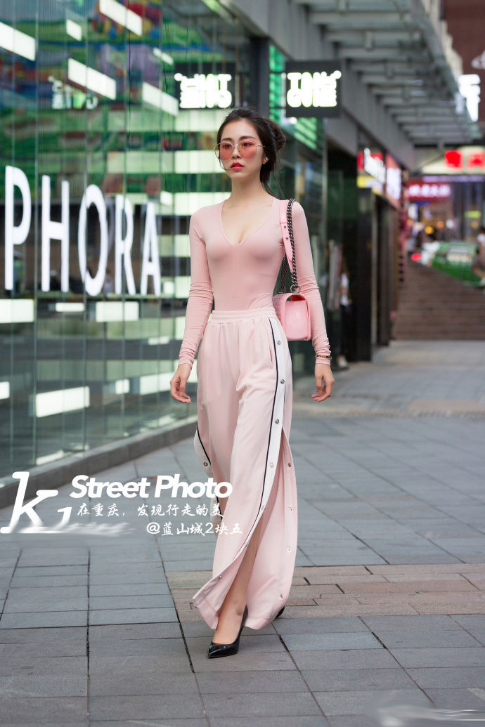 街拍北京:六款清新的时尚穿搭参考，不仅好看还有气质!