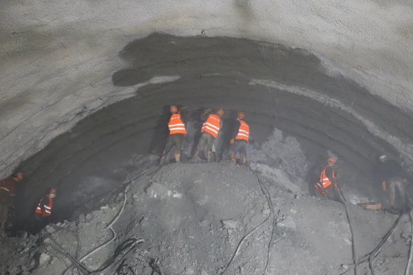  于黑龙江省@一路向北！这里正在突破中国高铁的高寒版图... | 工地上的春天