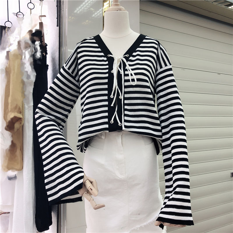 卫衣好穿但没气质，瞧下图女人穿这种嫩美衫，姐姐看了忍不住