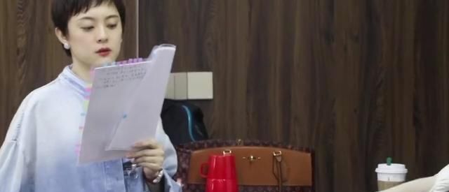  高下■沈腾学关晓彤反手涂口红被群嘲，直到孙俪“出手”，王者高下立判