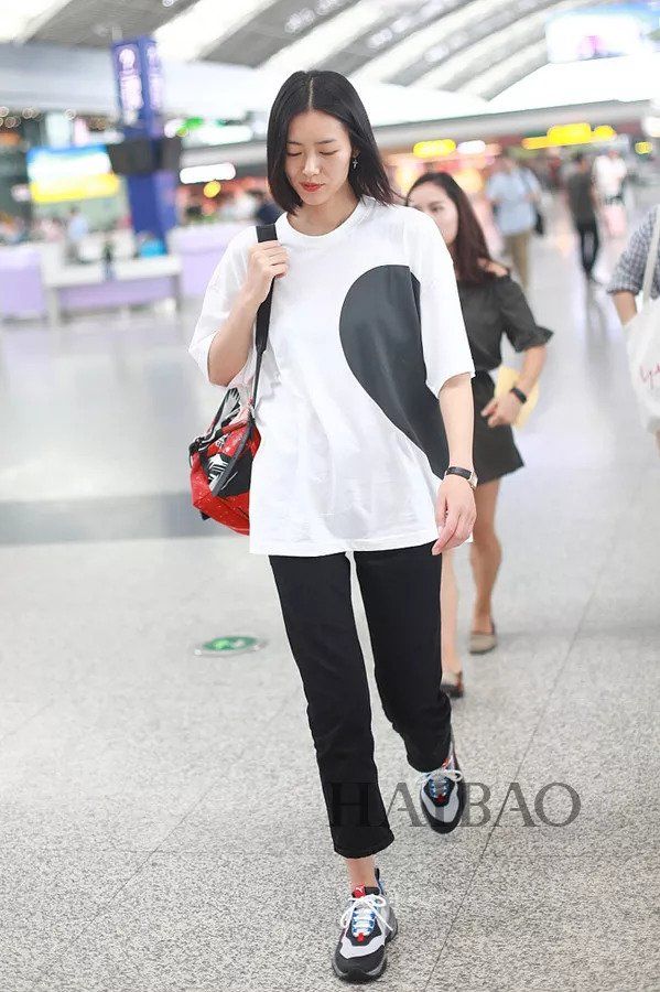 国模| 刘雯走起日系清新风，杜鹃依然气质范儿十足!