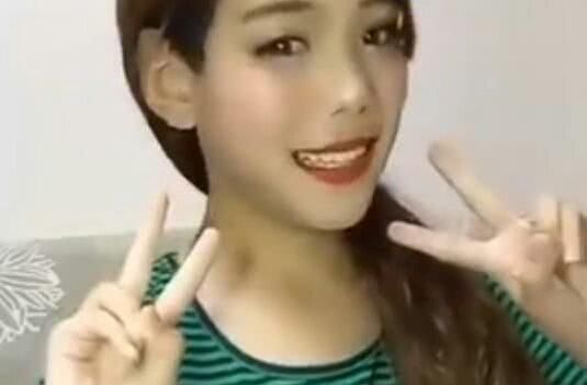 小男孩直播化妆成网红，网友：这让女生还怎么活！