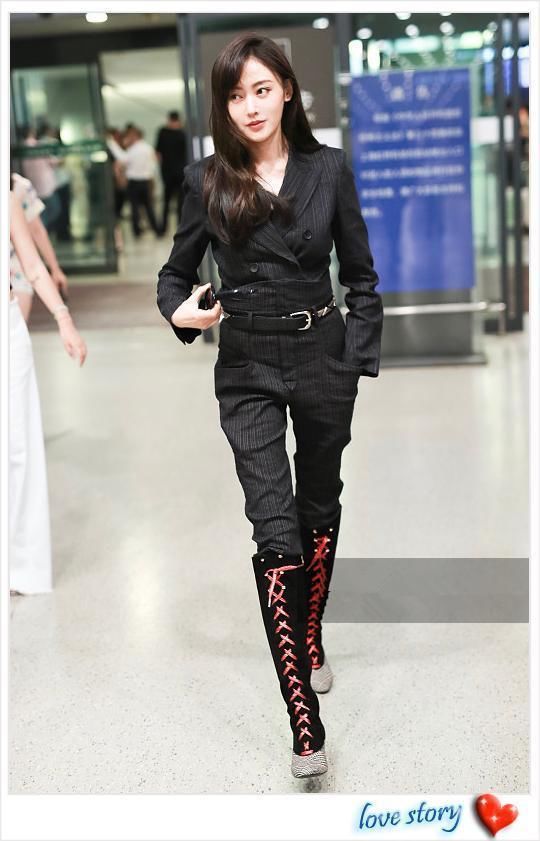 张天爱够狠！穿这么厚的裤子还硬把靴子塞进去，网友：这腿我服！