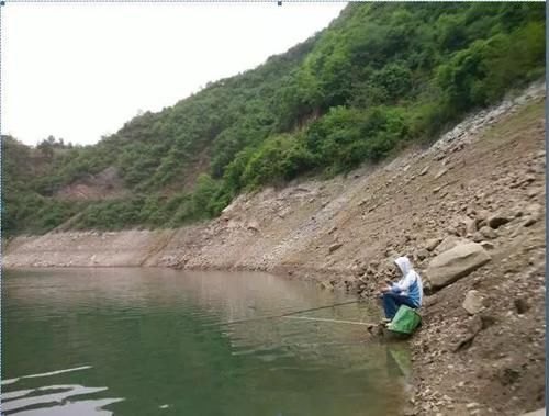  「野外水域」为何野钓没大鱼，不是大鱼没进窝，是开始调漂就出了问题