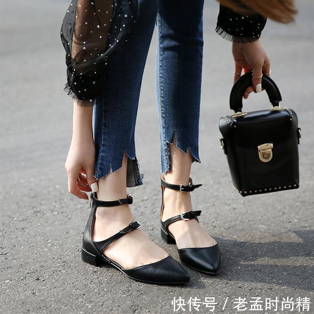#复古#做为一个熟女,有时候穿不了高跟鞋,那来款复古平跟也不错!