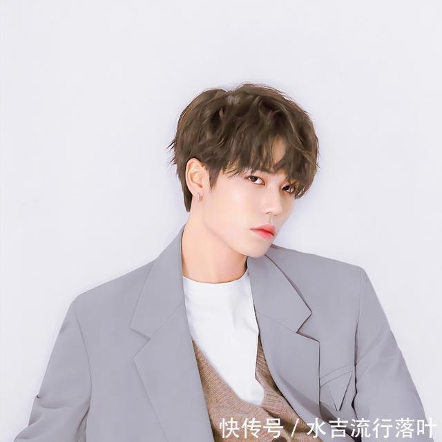  打造@林彦俊打造居家休闲装扮，温暖阳光，黄明昊穿牛仔单品帅气时尚