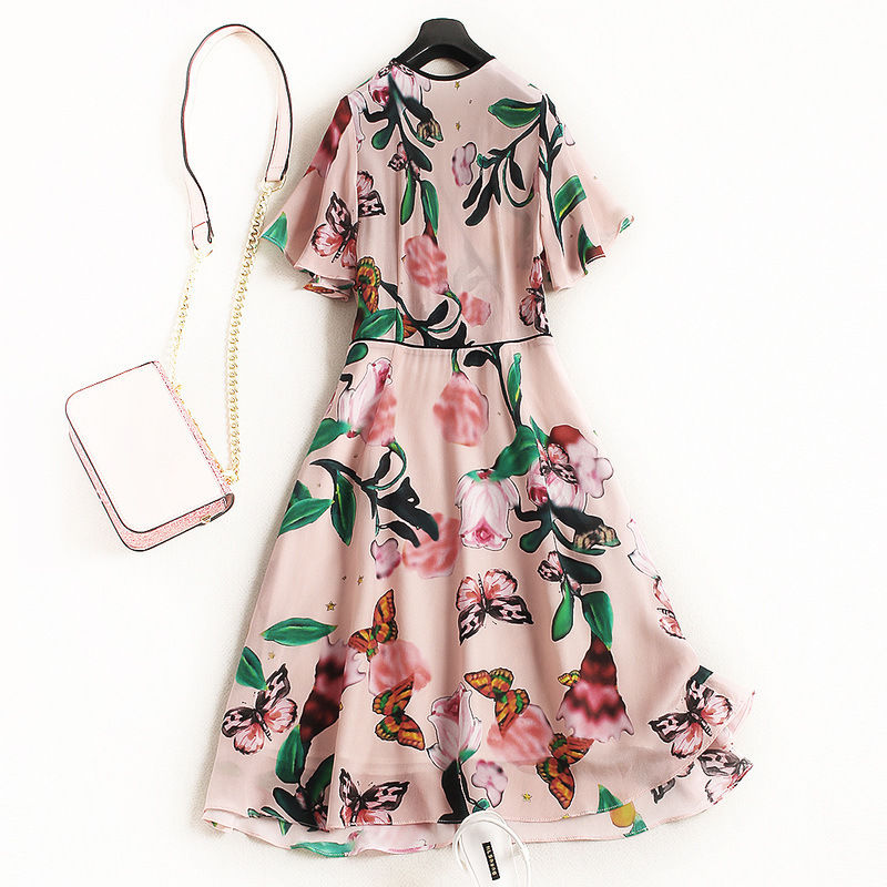 这几款美衣，虽小贵，但光看图片就很美，上身洋气时尚超显美嫩