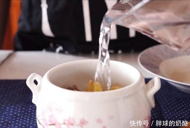 极其丰富@女人过了25岁,一周吃一次这个,保证50岁依然肌肤紧致没皱纹