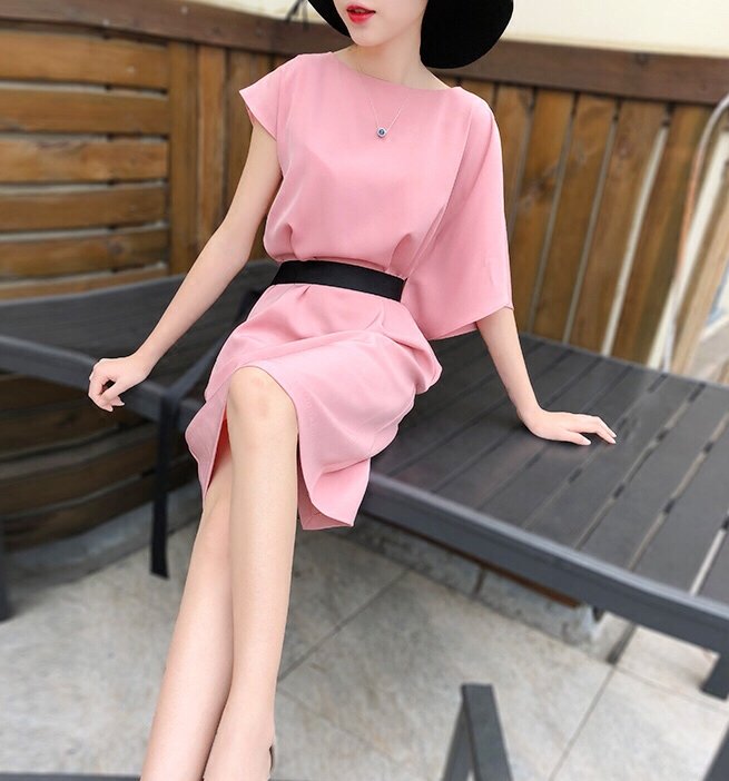 夏日里姐妹淘的各种轰趴聚会，穿上这件名媛连衣裙，让你闪耀全场