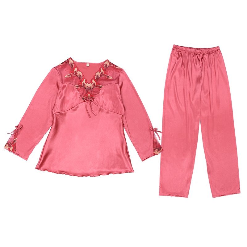 现下流行这样的睡衣，很有女人味，迷人更让人心动