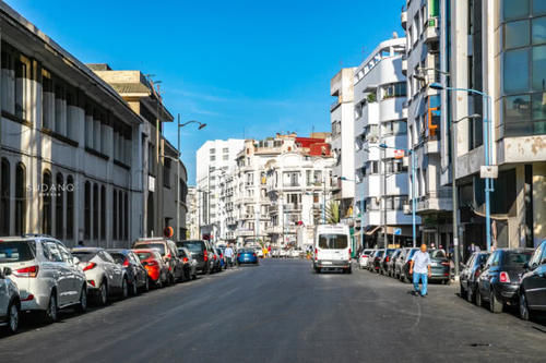 法国在非洲建立一座“欧洲城市”,穷人富人分开住,但经济发达