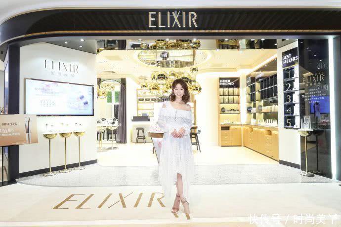 林心如穿白色连衣裙重返二十岁，少女路线很养眼，霍建华赚大发了