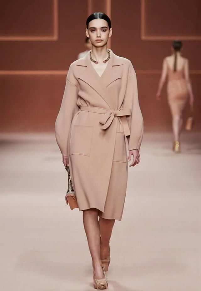  色彩：时装展最靓话题：这8大颜色夫人夫人太炫了，美哭！！