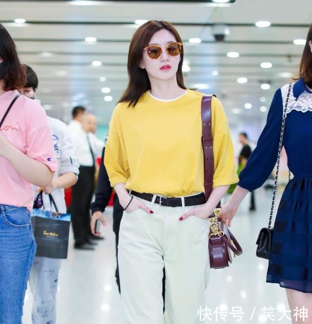 江疏影真是厉害，一穿裤子就暴露缺点，原来大长腿都是骗人的！