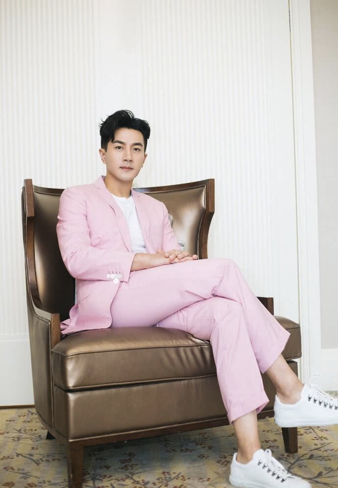 刘恺威现身未P照竟像小鲜肉，皮肤油亮光滑比杨幂还要好