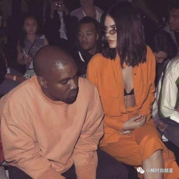 超模肯豆最新街拍利落造型大秀身材曲线，涂鸦包更吸睛