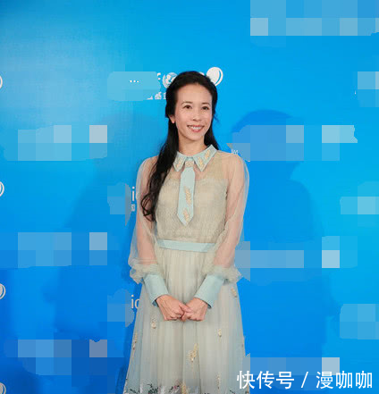 看了莫文蔚的背，男人都要怀疑人生，网友外国老公口味就是重！