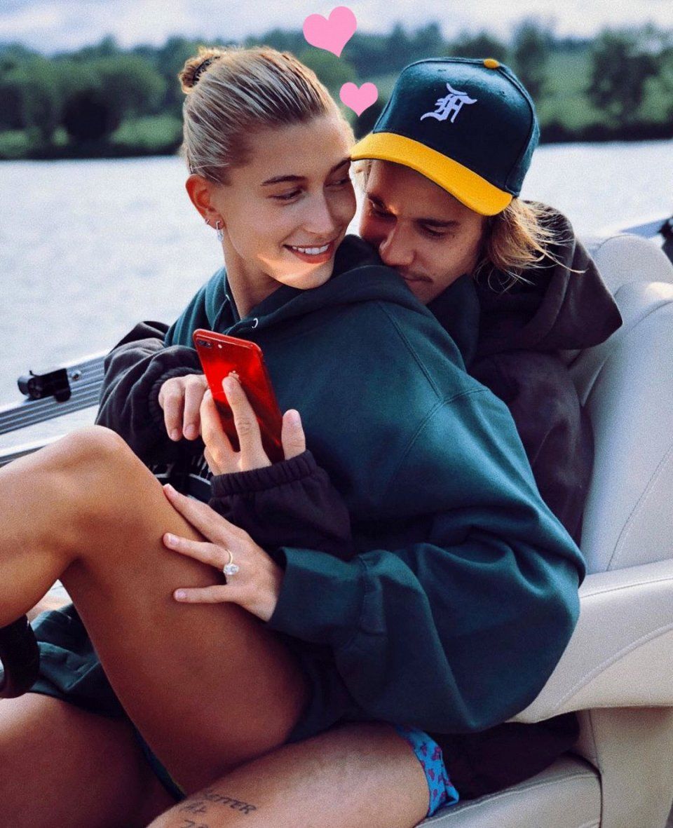 看热闹 | 这些人跑到黄浦江边比谁钻石大，你猜比伯嫂的排第几?