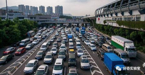 为什么别人的车道永远都比你快？高速上应该选哪条道？