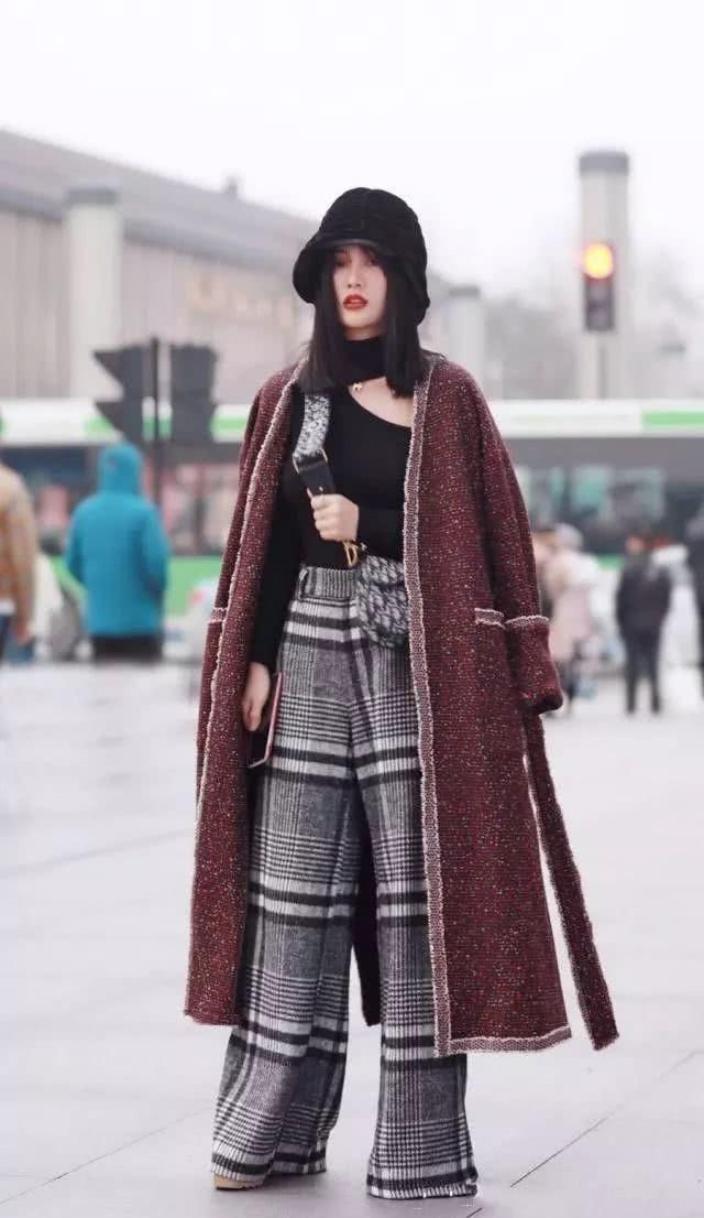  『穿搭』简洁的大衣一点都不挑人，舒适经典又不失时尚格调