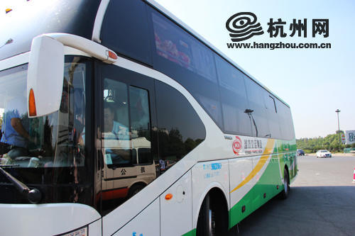 坐大巴车时，为何乘客不去服务区吃饭？连司机都拒绝，原因很简单