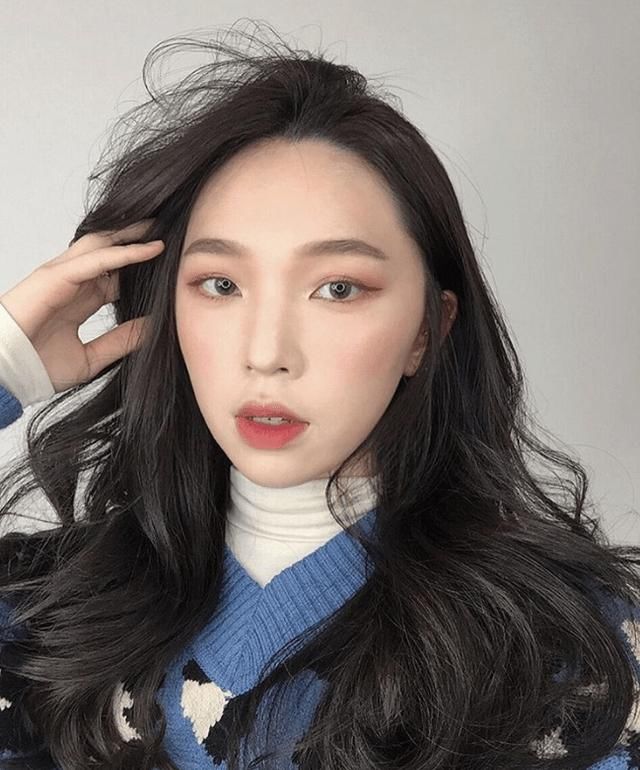 瞬间:春天里不如换个发色,选对颜色,肤色也能瞬间透亮!