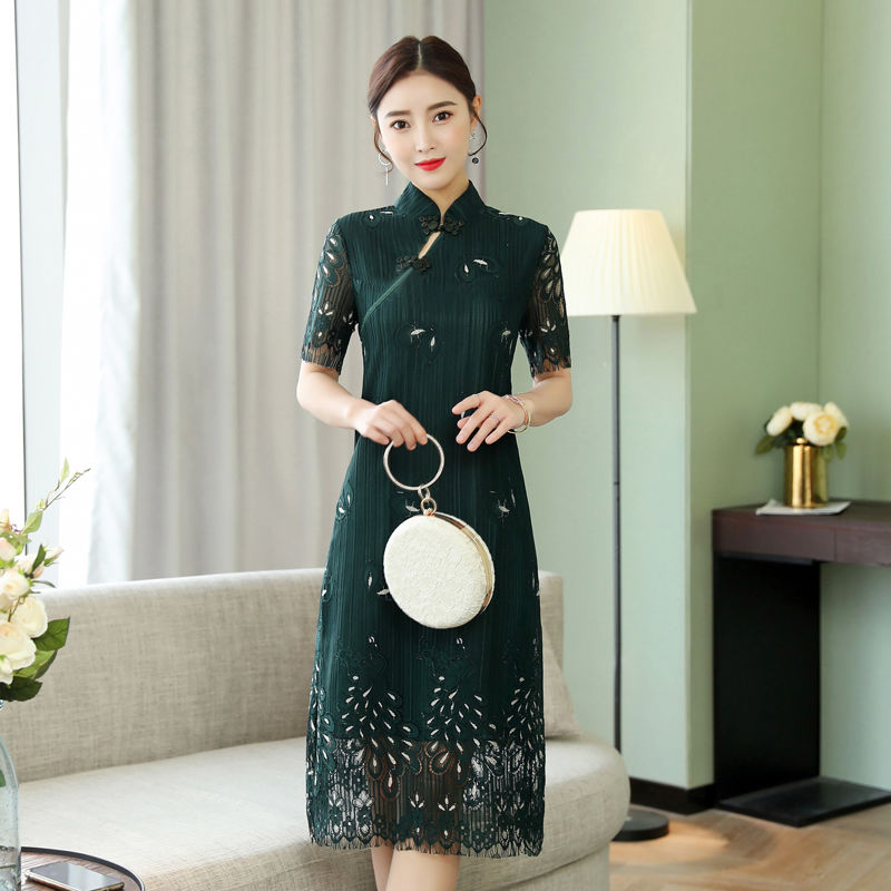 有一种美叫“旗袍”，立秋已到，42岁老婆穿旗袍，简直美若天仙