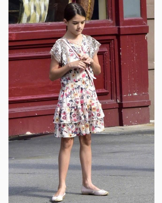 谁说小苏瑞长残了?才12岁小腿就和成年人一样长,40岁妈妈更惊艳