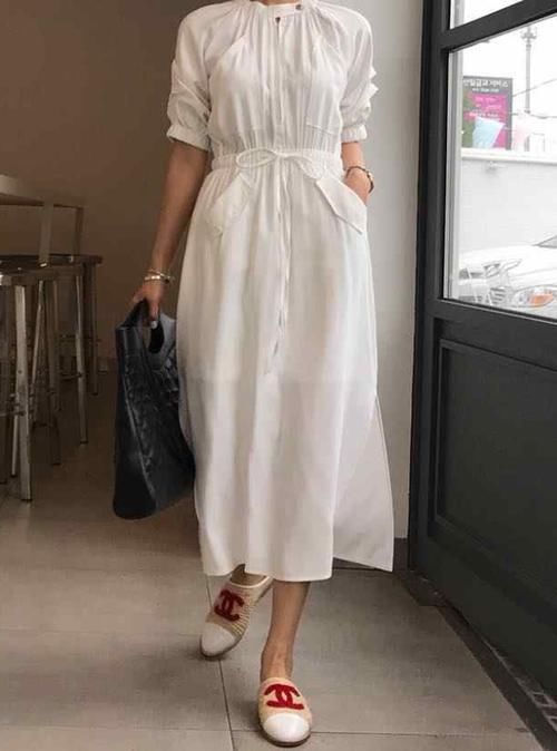  『平底鞋』扔掉高跟鞋吧，“平底鞋＋裙子”才是今春王炸穿搭