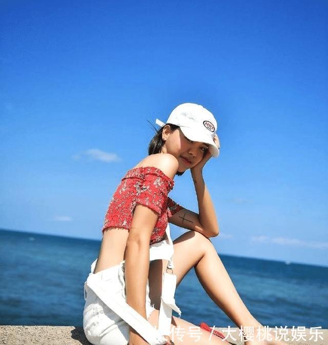  吊带：白色牛仔吊带小姐姐，真的非常仙女呀