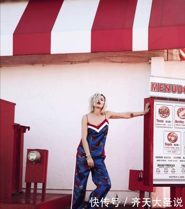  #气质#女人穿阔腿裤时，别总搭衬衫，当下流行这4种穿法，时髦又高级