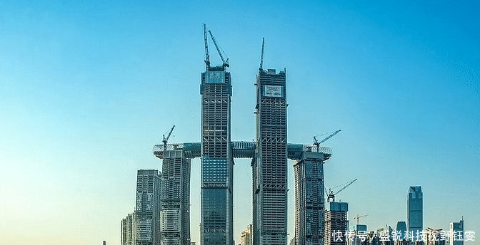 重庆的摩天大楼“横着建”，投资200多亿刷新纪录，网友不愧基建