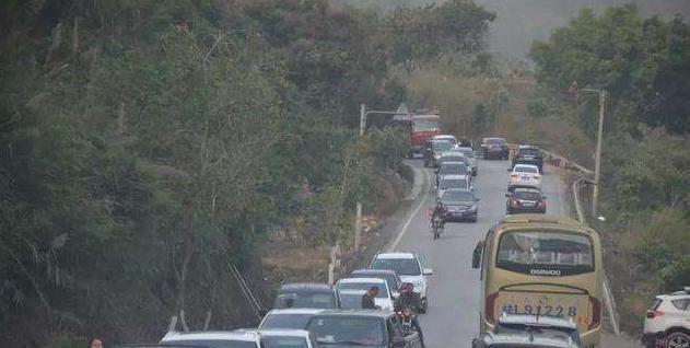  「城市道路」其实国内车多是假象，人均只有0.17辆！为啥却堵得