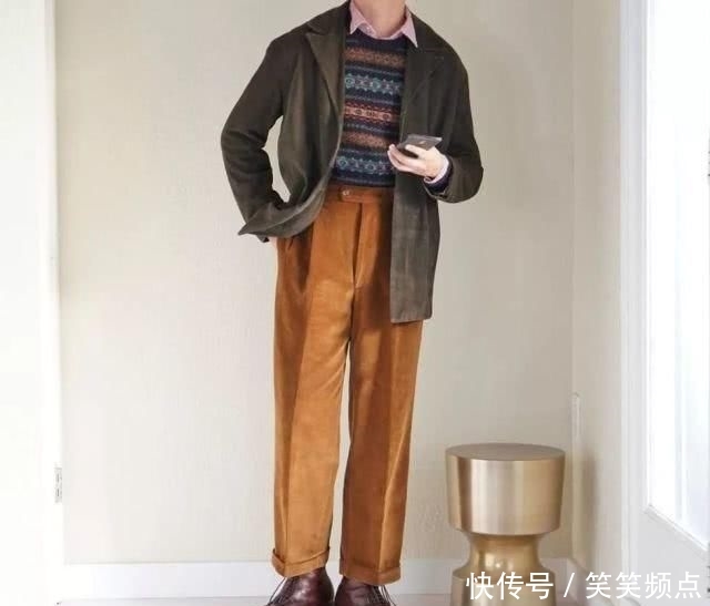 服饰:一条“普通”的灯芯绒裤,成功吸了跨年女孩子的目光