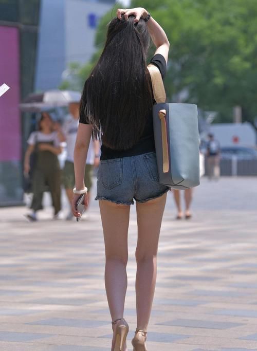  美丽|长腿妹子的美丽，你觉得可以接受吗？