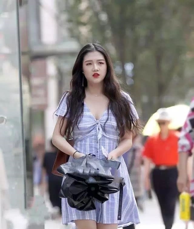  美丽■高跟鞋夏日这样搭配，让你显得时尚又美丽