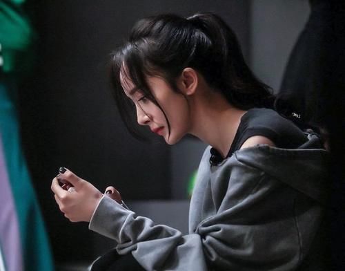 特别：杨幂发型合集来袭！解锁百变造型，席卷整个时尚圈！