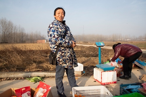  见到：乡村 “露水集”，城里人难见到，集市很早很小，方便群众