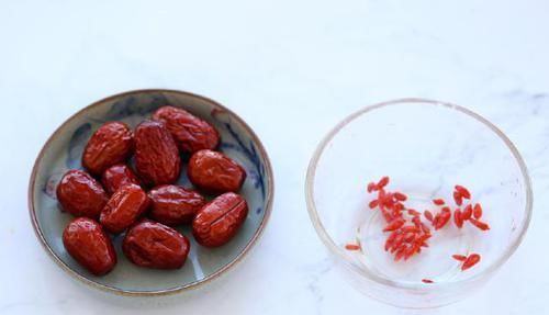  『女人』聪明女人就要学会保养自己，变得美美的，还愁没人疼咱吗？