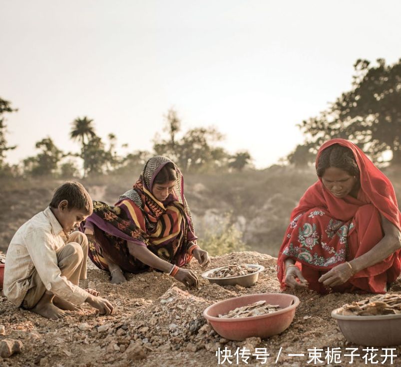 脸上:你脸上的高光和眼影,是20000个印度孩子拿命换的。