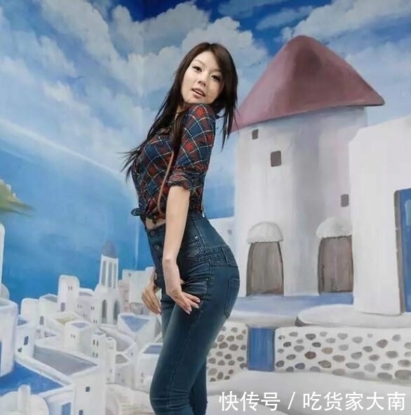 「 美女」身姿曼妙丰盈,特别吸引人,很有韵味的牛仔裤美女