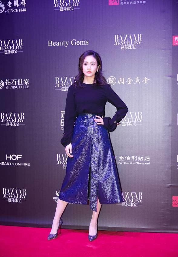 37岁秦岚同框36岁刘芸，网友:结婚和没结婚的看着就是不一样!