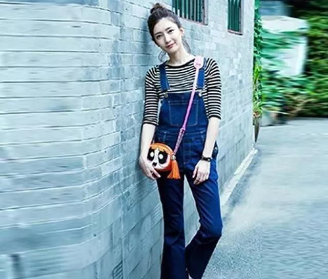  『小脚』小脚裤过时了，跟着女星穿小喇叭才时尚！