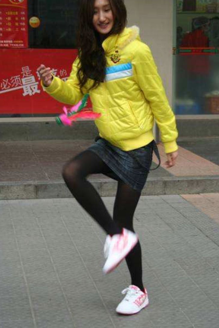 “穿上黑丝，不看长相都是美女”